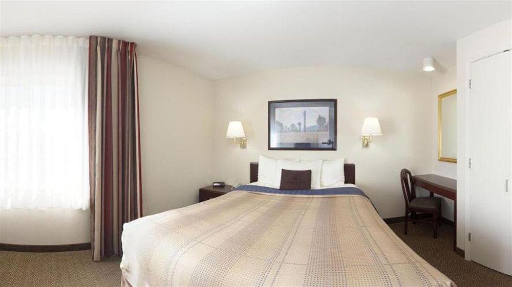 Sonesta Simply Suites St Louis Earth City Exterior foto
